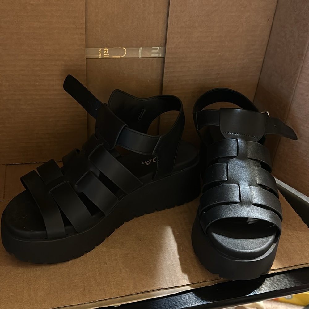 Soda sandals - Picture 2 of 6